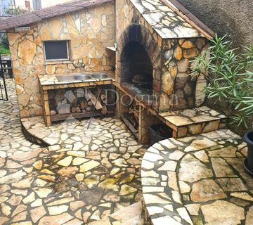 TOP LOKACIJA!!! OBITELJSKA KUĆA S POTENCIJALOM 150 m OD MORA - cover