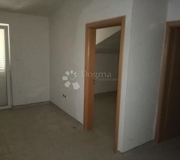 Ekskluzivni Objekat sa Poslovnim Prostorima, Stanom i 8 Apartmana - cover