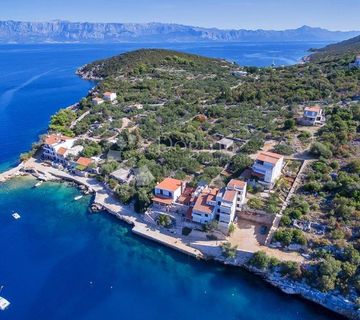 HVAR- građevinsko zemljište 1. red do mora, Uvala Pokrivenik, 850 m² - cover