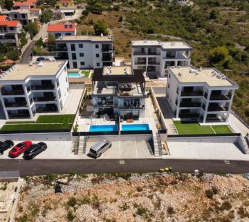 ROGOZNICA- PENTHOUSE U NOVOGRADNJI 130M OD MORA - cover