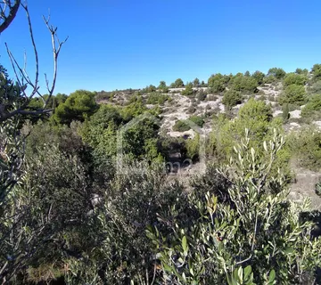 Brač,milna-Građevinsko/poljoprivredno