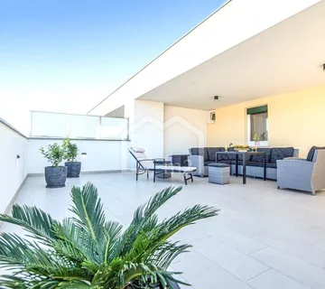 Penthouse U Novogradnji Kratkoročno - Split
