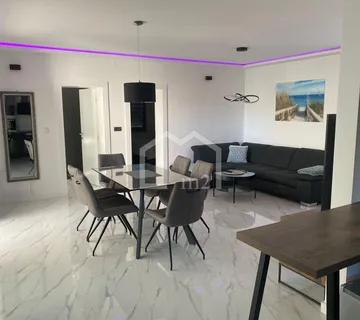 Komforan Dvosoban Novogradnja - Srima, Vodice