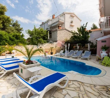 Apartmanska Kuća Bazen I Blizina Mora - Okrug Gornji, Okrug