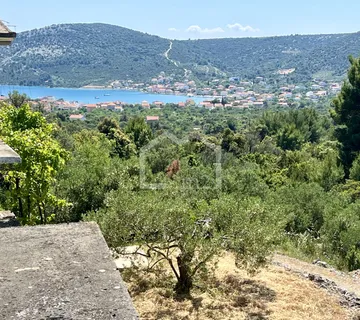 Građevno - Pogled I Započeta Gradnja - Vinišće, Marina
