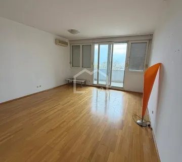 KOMFORAN TROSOBAN I GARAŽA - cover