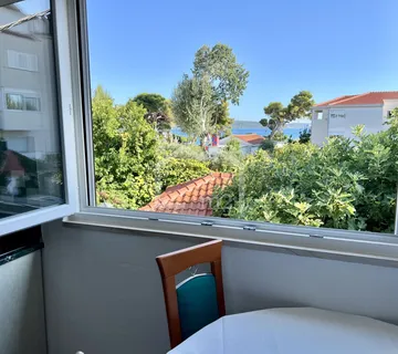 TOP LOKACIJA - STAN S POGLEDOM NA MORE U BLIZINI PLAŽE  - cover
