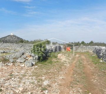 Vodice,poljoprivredno zemljište površine 5.889 m2, od centra 3km - cover