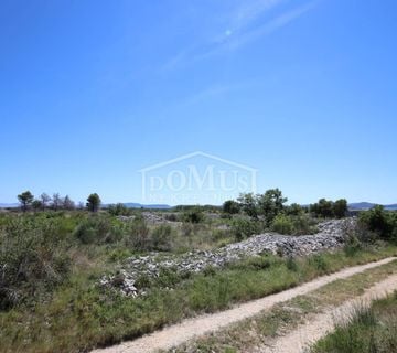 Vodice, građevinsko zemljište u poslovnoj zoni, površine 7.981m2 sa pogledom na more - cover