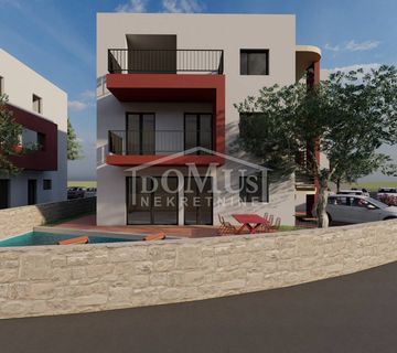 Vodice, dvoetažni stan 102,70m2, 3-soban, s dvorištem 115m2 - cover