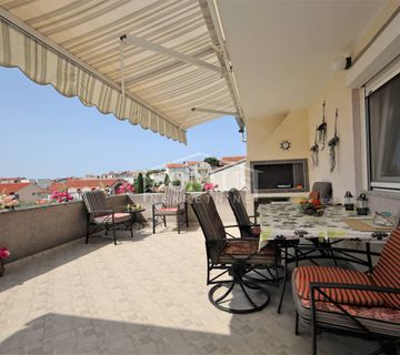 Vodice, mirna lokacija, dvosoban-apartman površine 81,51m2 na 1.katu  - cover