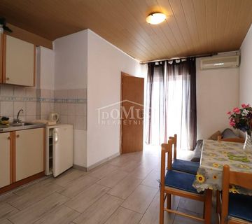 Vodice, apartman u  potkrovlju 150,76m2 u naravi 4 apartmana, blizina centra  - cover