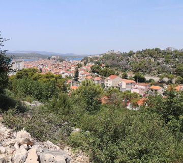 Šibenik, građevinsko zemljište 1.463m2, s građevinskom dozvolom za gradnju 2 zgrade (8 stanova), pogled na more;  - cover