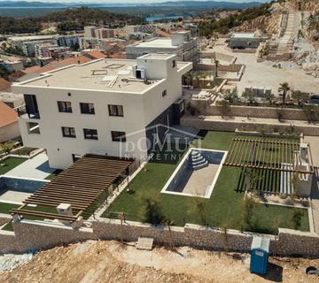 Šibenik novogradnja, 4-soban stan 293.50 m2 sa vrtom i bazenom - cover