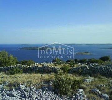 Otok Zmajan,1. red do mora; poljoprivredno zemljište 15.725 m2 - cover