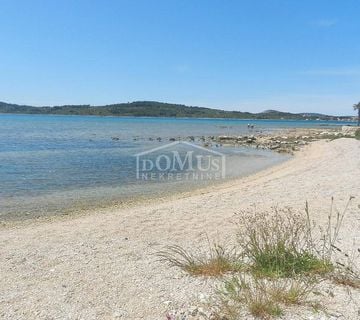 Srima, mirno okruženje, 530m od plaže Lovetovo, građevinsko zemljište  604m2 - cover