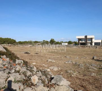 Vodice, građevinsko zermljište 840m2, mirno okruženje, 1200m od centra grada - cover