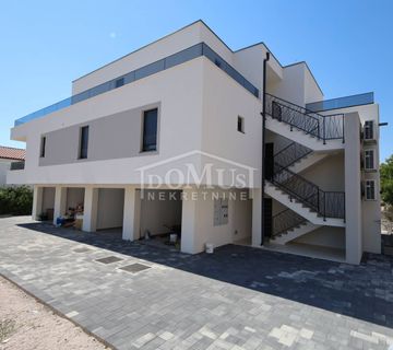 Srima, novogradnja, penthouse 147,49m2 na 2. katu, garaža, do plaže 270m; - cover