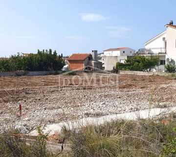 Vodice, građevinsko zemljšte 643m2, mirno okruženje - cover