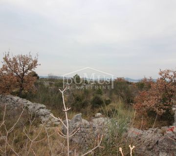 Vodice građevinsko zemljište 7.555 m2, mirno okruženje  - cover