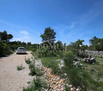 Vodice, poljoprivredno zemljište površine 2.500m2 - cover