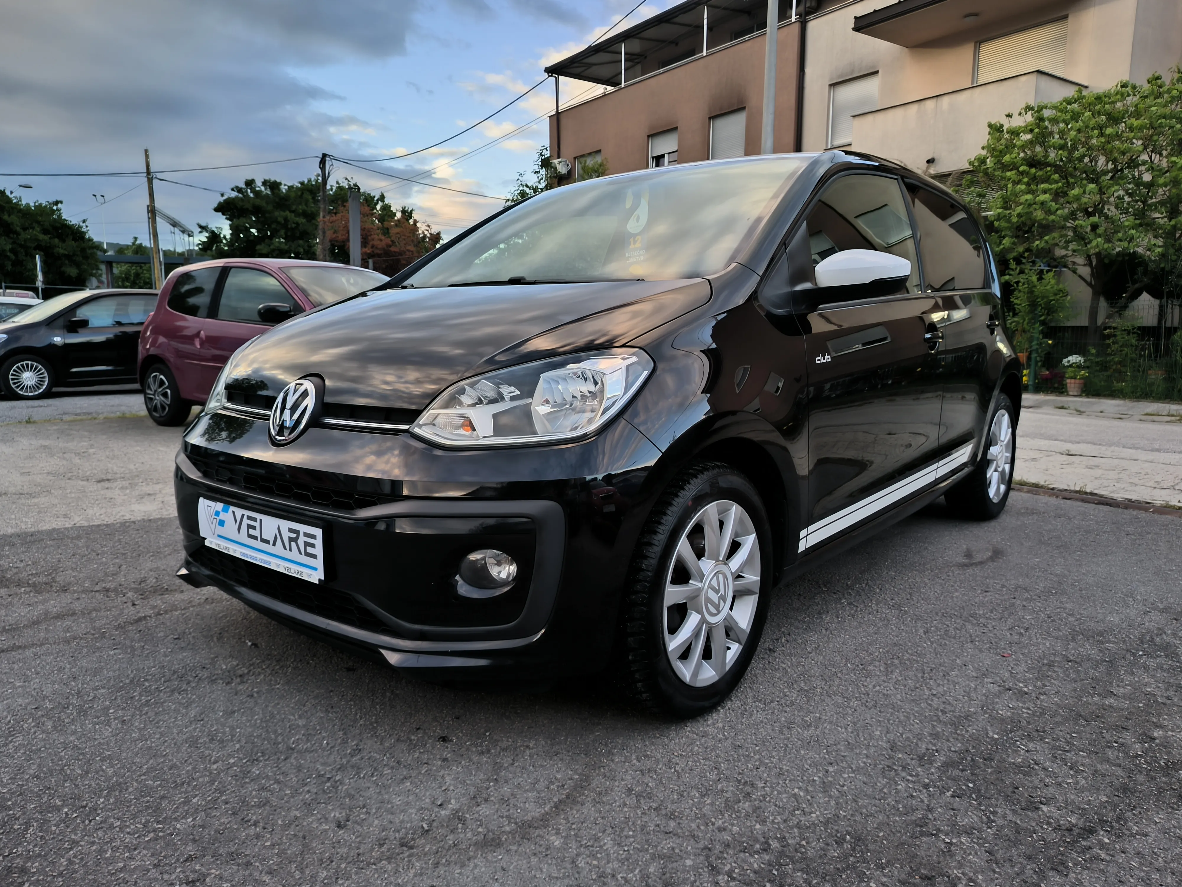 VW Up! 1,0 CLUB UP! SERVISNA, JAMSTVO, REG. 1 GODINU - cover