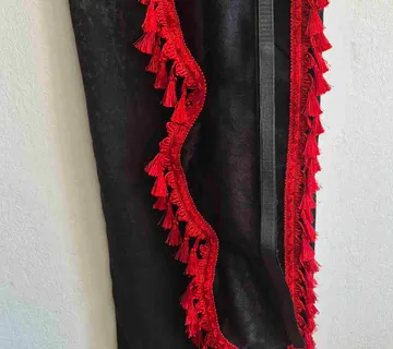 SET ZAVJESA-CRNE S CRVENIM DETALJIMA - cover