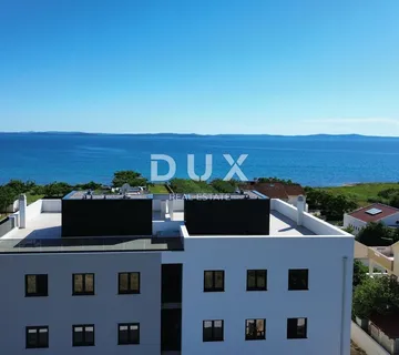 ZADAR, PRIVLAKA - Nevjerojatan Dvoetažni Penthouse s Prostranom Krovnom Terasom 120 Metara od Mora s Očaravajućim Pogledom na More! S7