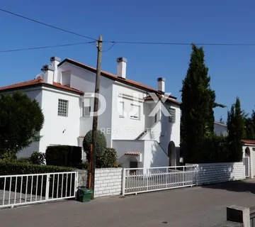 OTOK KRK, MALINSKA - Kuća sa 4 stana i poslovnim prostorom - Malinska, Malinska-Dubašnica