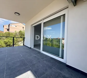 KVARNER, CRIKVENICA - Predivan i prostran 2S+DB s velikom terasom!
