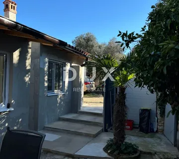ISTRA, MEDULIN - Kuća s dvije stambene jedinice 400 metara od mora! PRILIKA! EKSKLUZIVNA PRODAJA!