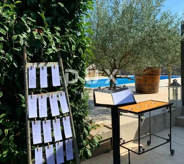 ISTRA, BUJE - Poslovno-stambeni objekt s uhodanim poslom