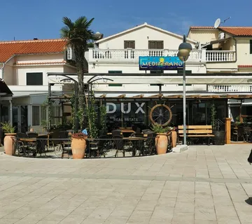 DALMACIJA, VODICE - Ekskluzivna nekretnina na rivi, kuća s restoranom u 1. redu do mora