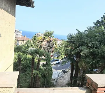 OPATIJA, CENTAR - Vila s pričom, stan s potencijalom – rijetka prilika