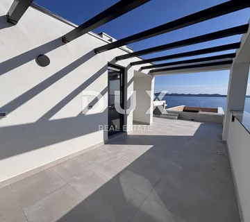 ZADAR, KOŽINO - Neponovljivi penthouse 100 metara od plaže sa spektakularnim pogledom na more i grijanim bazenom na krovnoj terasi! S4 - Kožino, Zadar