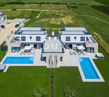ISTRA, BRTONIGLA – Dvije luksuzne vile s bazenima u mirnom okruženju