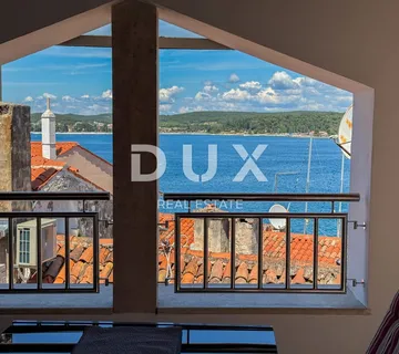 ROVINJ, CENTAR – vrhunsko uređeni objekt u srcu Rovinja s krovnom terasom, pogled, jacuzzi