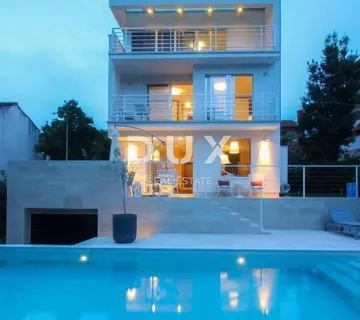 ISTRA, ROVINJ - Luksuzna vila s bazenom i pogledom na more
