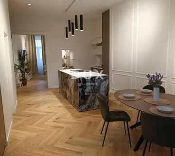 RIJEKA, STROGI CENTAR - stan 2S+DB s balkonom na odličnoj lokaciji! PRILIKA!