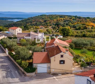 Istra, Kavran, kuća, 155 m2, 2 stambene jedinice, 1243 m2 dvorište - Kavran, Marčana