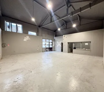 RIJEKA, CENTAR – poslovni prostor 174m², skladište u prizemlju i parkirno mjesto!