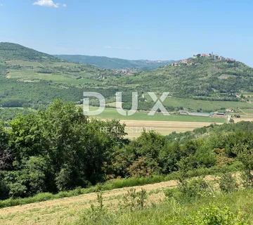 ISTRA, MOTOVUN - Pogled na najljepši Motovun! Građevinsko zemljište s dozvolom za rustikalnu vilu