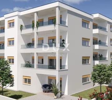 ISTRA, PULA - Moderna novogradnja - centar! 1. kat!