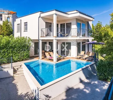 ISTRA, PREMANTURA – Ekskluzivna moderna vila s bazenom i pogledom na more, svega nekoliko koraka od najljepših plaža južne Istre - Premantura, Medulin
