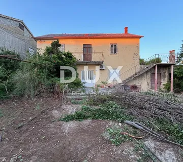 ZADAR, PRIVLAKA - Starina za adaptaciju s prostranom okućnicom