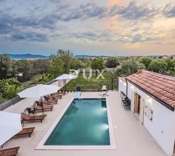 ZADAR, SUKOŠAN – kuća za odmor s tri stambene jedinice