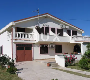 Otok Pag, Povljana, Apartmanska kuća, 540 m2, 200 metara od mora