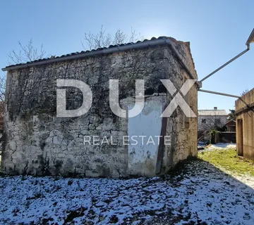 ISTRA, PIĆAN - Kamena kućica s građevinskim zemljištem