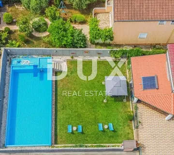 ISTRA, UMAG - Apartmanska kuća sa bazenom u blizini mora