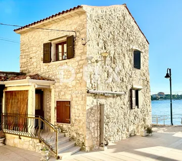 ISTRA, UMAG - Unikatna kamena kuća nadomak mora